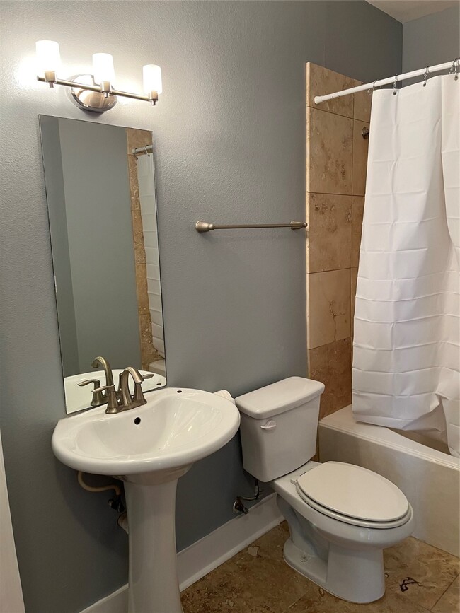 Building Photo - 315 W Clay St