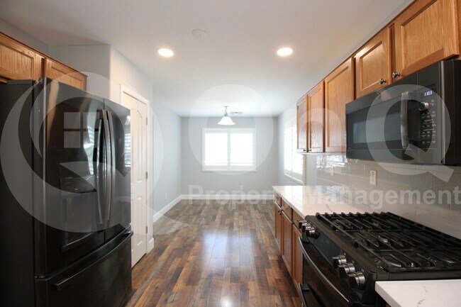 Building Photo - 2009 E Lindrick Dr