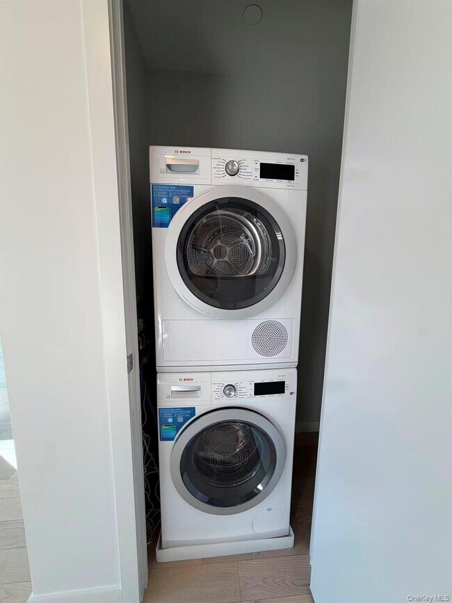 Building Photo - 131-02B 40th Rd