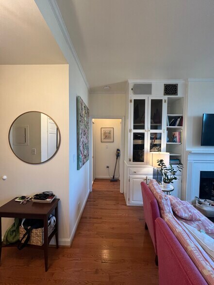 Building Photo - 1830 17th St NW