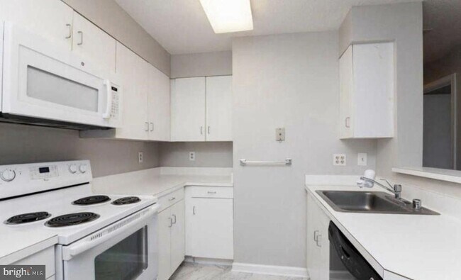Building Photo - 1230 23rd St NW