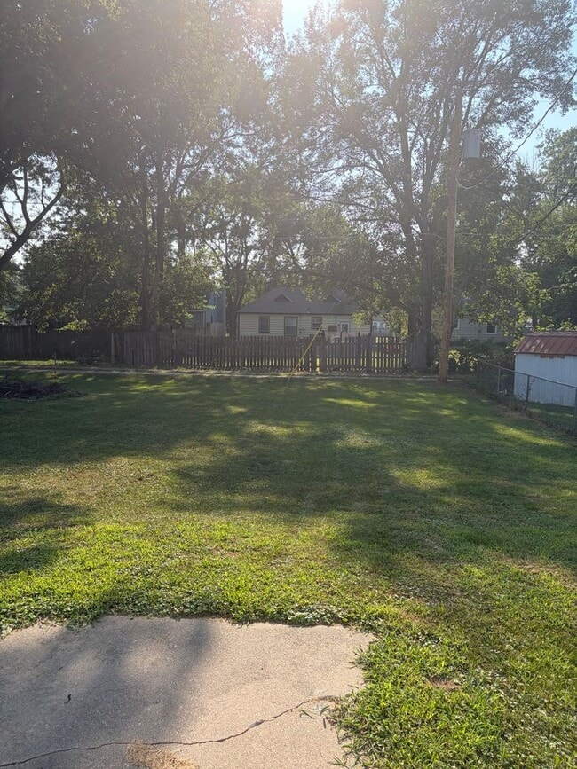 Building Photo - Bellevue Home For Rent!