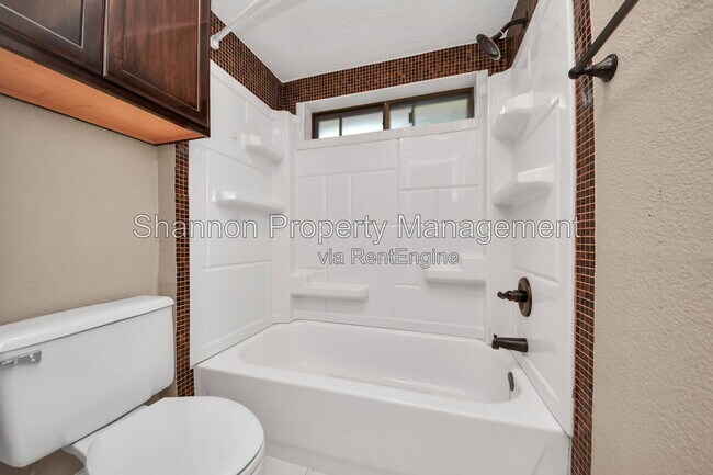 Building Photo - 15818 Sweetwater Creek Dr