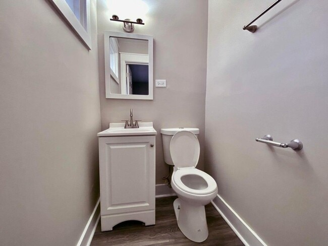 Building Photo - 1410 E Grundy St