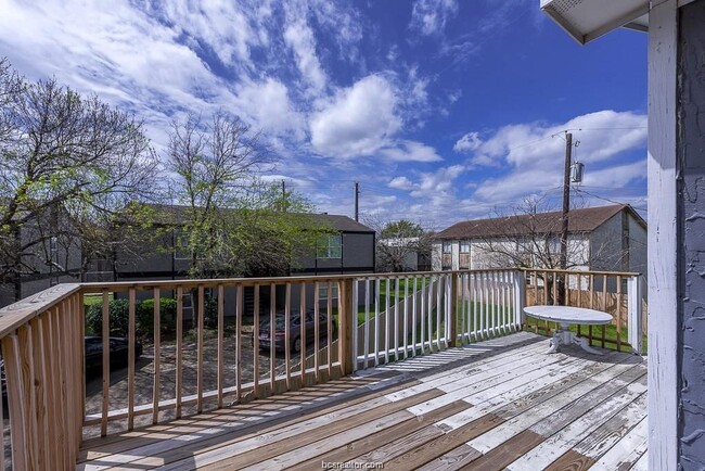 Building Photo - 804 Oran Cir