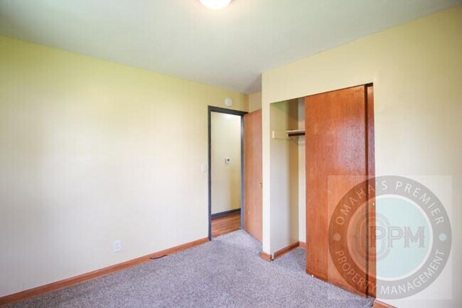 Building Photo - 3 Bedroom / 1 Bath Home Minutes from Hartm...