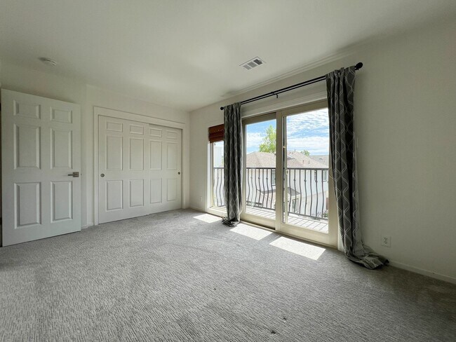 Building Photo - Beautifully Remodeled St. Helena Townhome with Pool Access & 2-Car Garage