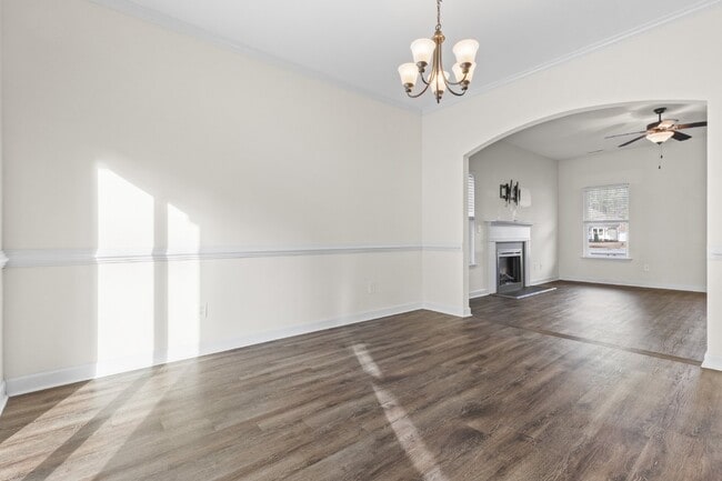 Building Photo - Evans Crossing