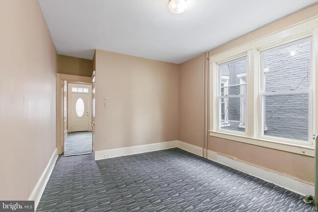 Building Photo - 443 Manor St