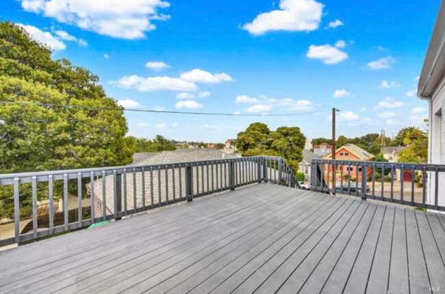 Building Photo - 324 Ohio St