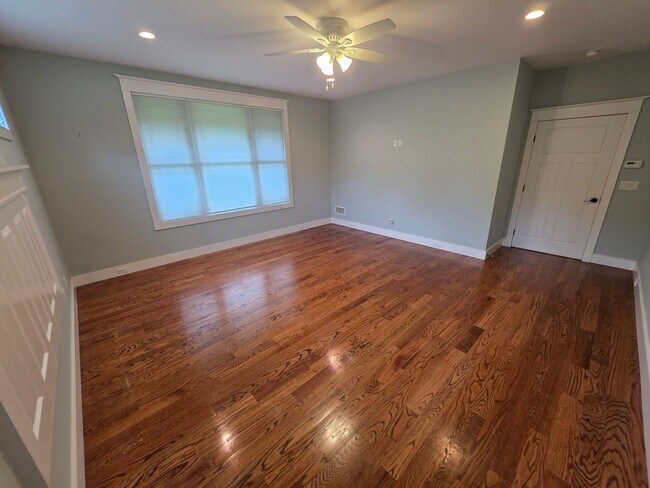 Building Photo - Luxurious 3-Bedroom Home in Poughquag, NY
