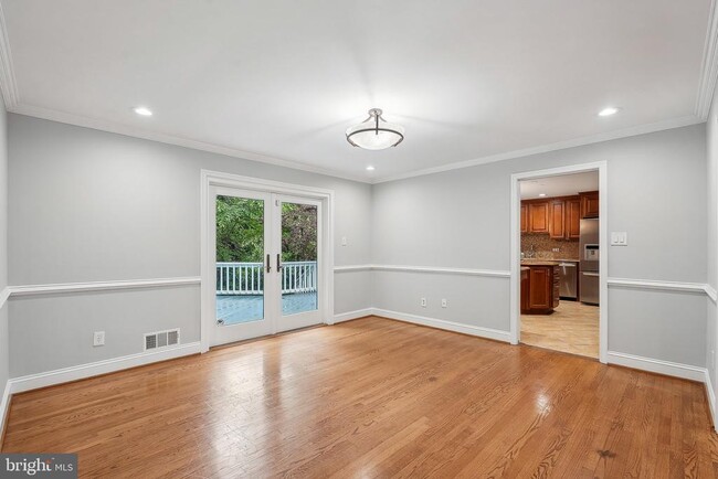 Building Photo - 9239 Vernon Dr