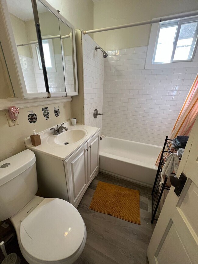 Building Photo - 2768-70 N. Booth St.