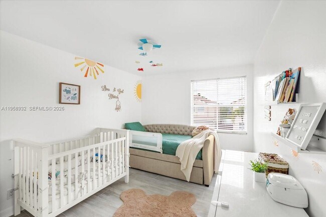 Building Photo - 1820 Vista Way