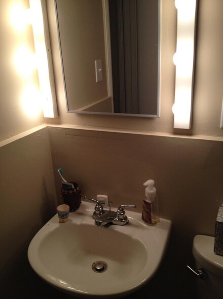 Building Photo - 17 Unger Ln