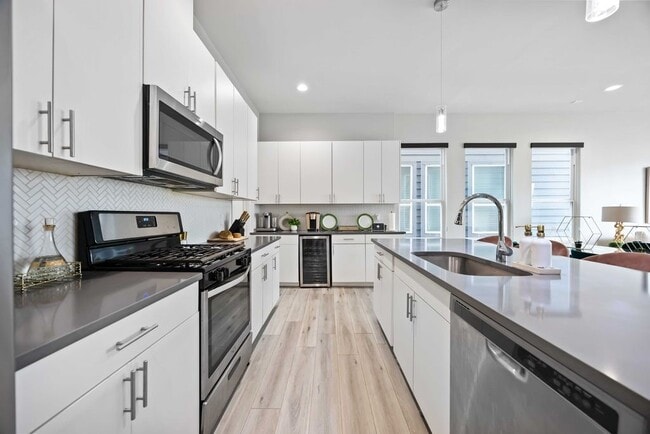 Building Photo - 705 Gregg St