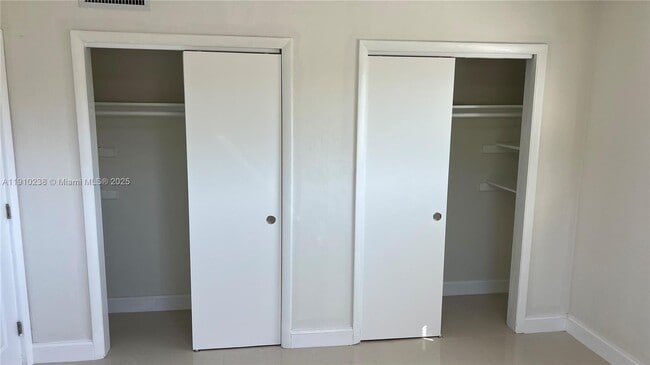 Building Photo - 465 NE 139th St