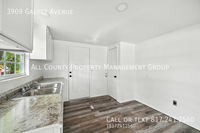 Building Photo - 3909 Galvez Ave