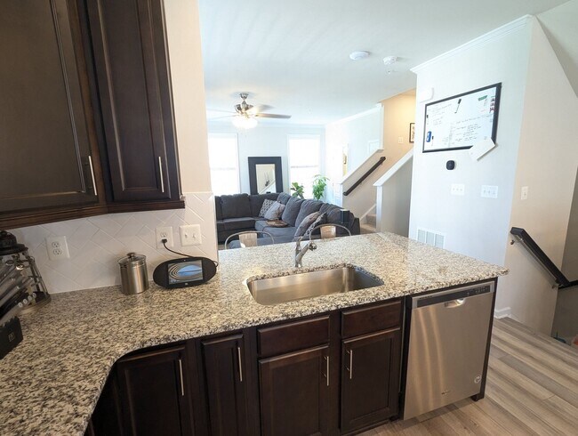 Building Photo - END UNIT newer build in ideal Frederick lo...