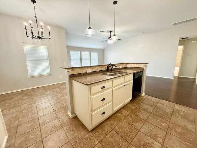 Building Photo - Great Family Home, Great Neighborhood