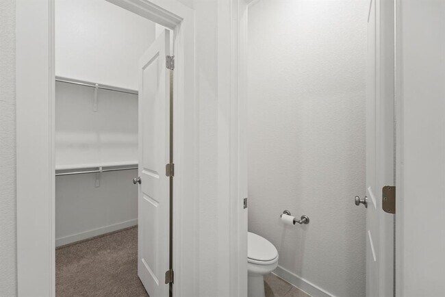 Building Photo - 22600 Fountaingrass Ln