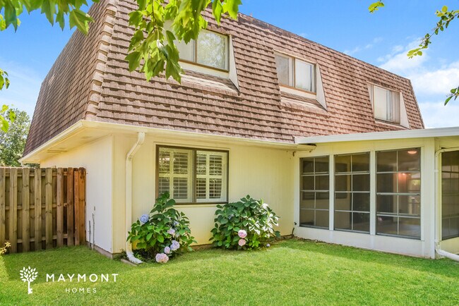 Building Photo - Stunning 2-Story Home