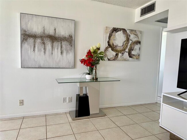 Building Photo - 144 Farnham F