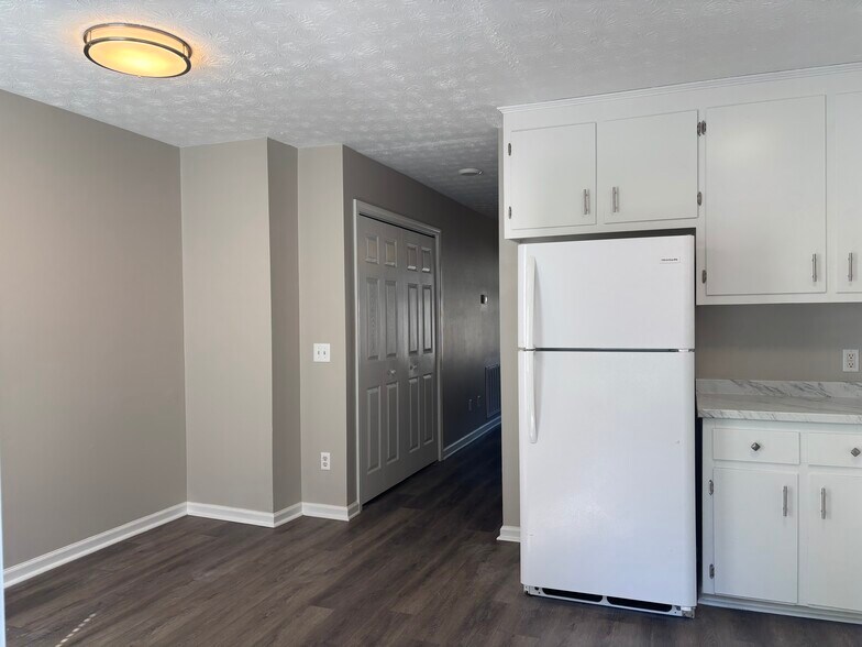 Building Photo - 97 Lily Dr