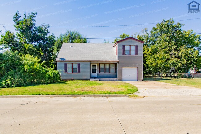 Building Photo - 1602 NW Irwin Ave