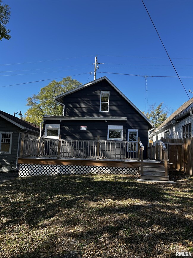 Building Photo - 1822 N Sheridan Rd