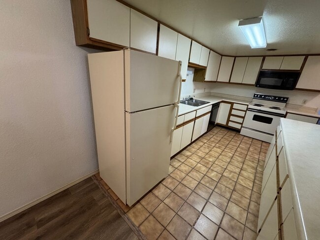 Building Photo - 2 bedroom one bath at Cedar Hills in Ozark...