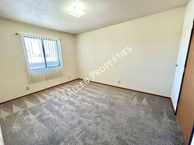 Building Photo - 901 Syracuse Ave