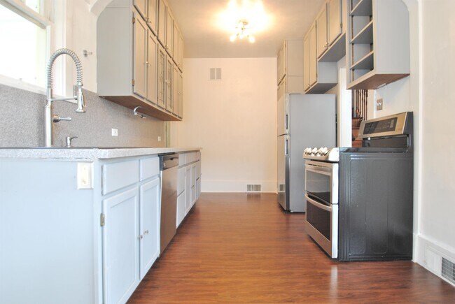 Building Photo - 271 Preston Ave