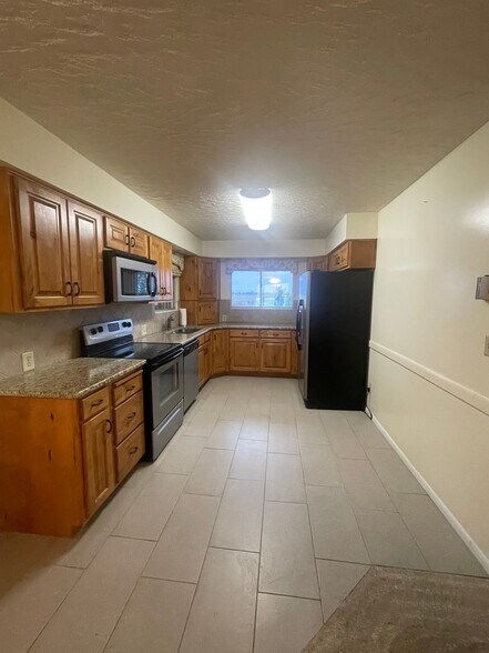 Building Photo - 3857 W 400 S
