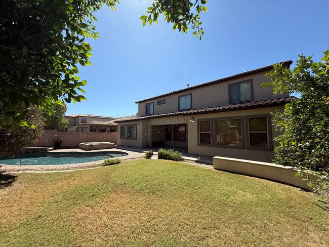 Building Photo - 906 W Glenmere Dr