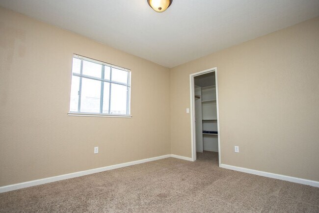 Building Photo - Beautiful 3 Bedroom 2 Bath home in Turlock