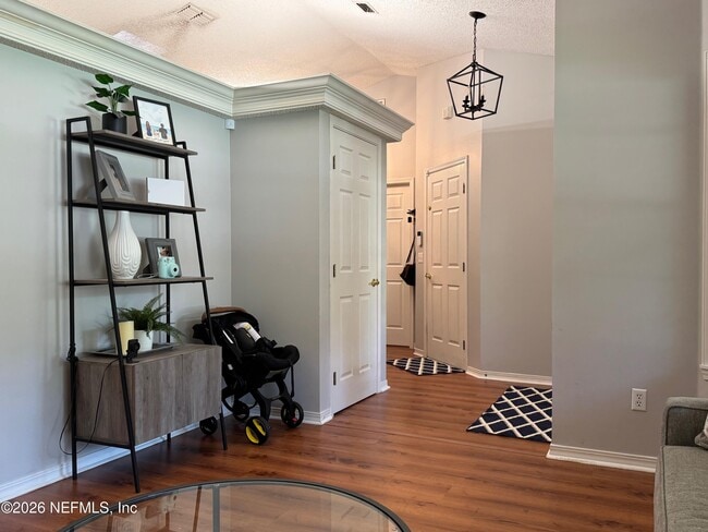 Building Photo - 1800 Castille Dr