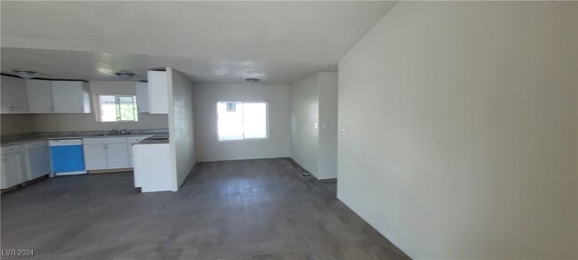 Building Photo - 5533 Tres Piedras Rd