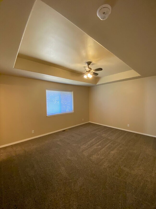 Building Photo - Beautiful Single-Level Home in Desirable NE Bend Community