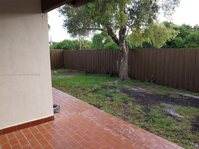 Building Photo - 2424 SW 143rd Pl