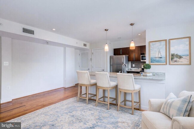 Building Photo - 420 16th St SE