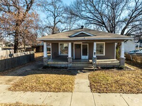 Building Photo - Freshly Updated 3 Bedroom House