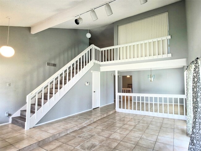 Building Photo - 10526 Chapel Hill Dr