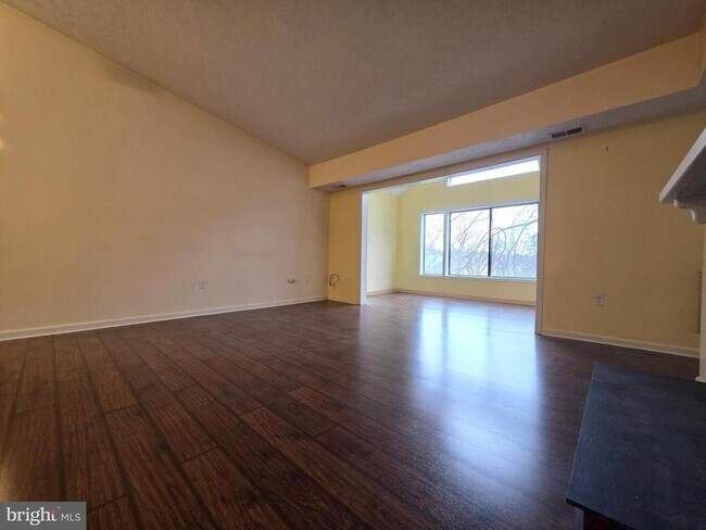 Building Photo - 58 Windbrooke Cir