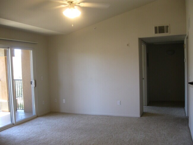 Building Photo - R2100