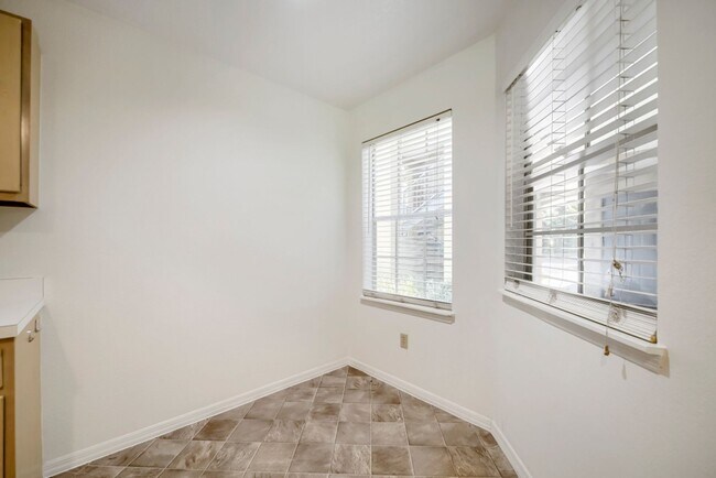 Building Photo - 7270 Westpointe Blvd