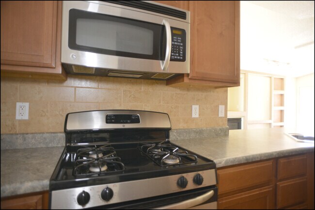 Building Photo - 10045 Paloma Dr