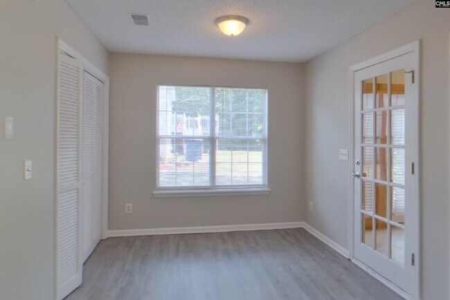 Building Photo - 424 Forest Grove Cir