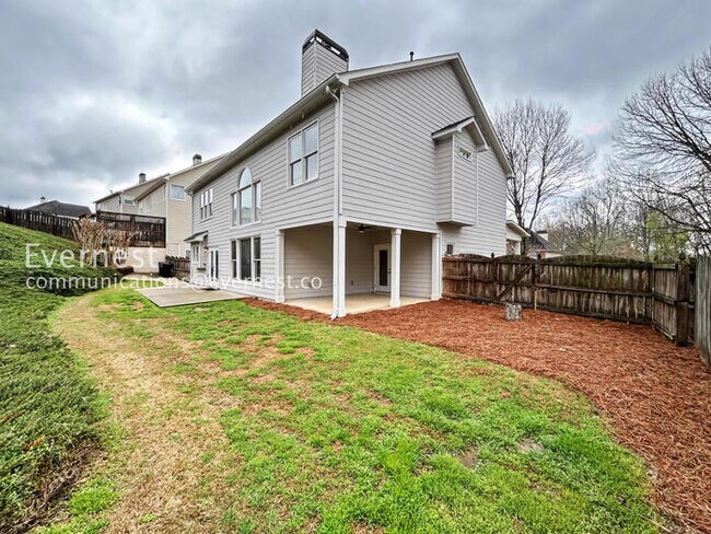 Building Photo - 3-Beds 3.5 Baths Spacious Home with Fenced Yard and Garage Parking