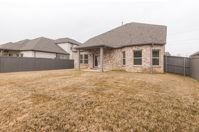 Building Photo - Gorgeous Two Story Home Featuring 2 Living spaces, 5 Bedrooms, and 3.5 Baths